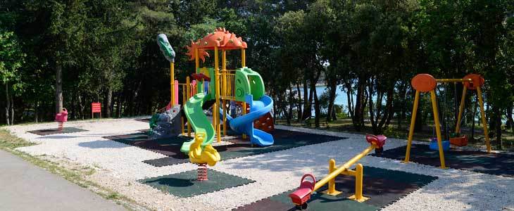 Crvena Luka 4*, Biograd na Moru: odmor s polupansionom - Kuponko.si