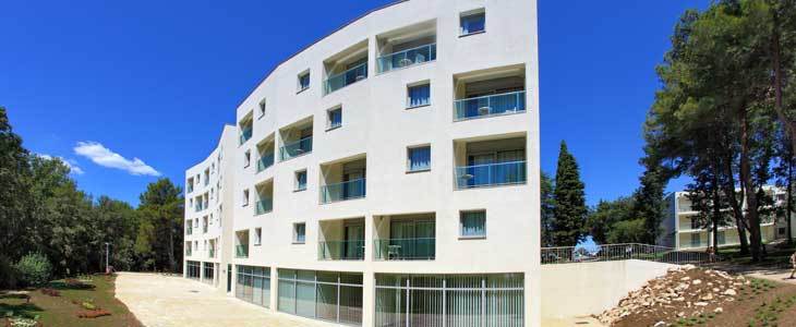 Crvena Luka 4*, Biograd na Moru: odmor s polupansionom - Kuponko.si