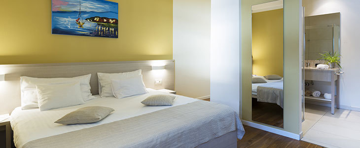 Crvena Luka 4*, Biograd na Moru: odmor s polupansionom - Kuponko.si