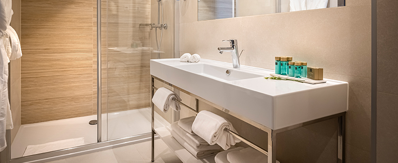 Aminess Laurel Khalani Hotel 5*, Makarska, polupansion - Kuponko.si