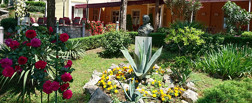 Hotel Vila Ružica 3*, Crikvenica: odmor s polupansionom - Kuponko.si