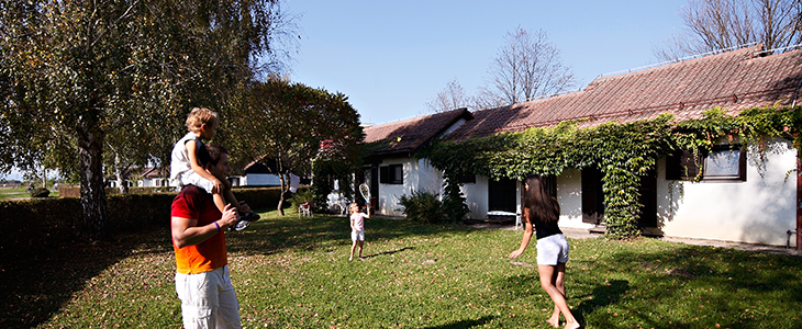 Terme Ptuj, Bungalovi 3*: polupansion, kupanje, sauna - Kuponko.si