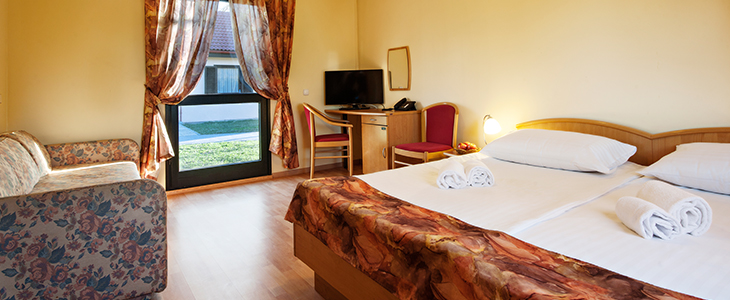 Terme Ptuj, Bungalovi 3*: polupansion, kupanje, sauna - Kuponko.si