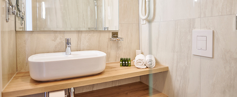 Colentum Resort Murter 3*: odmor s polupansionom - Kuponko.si