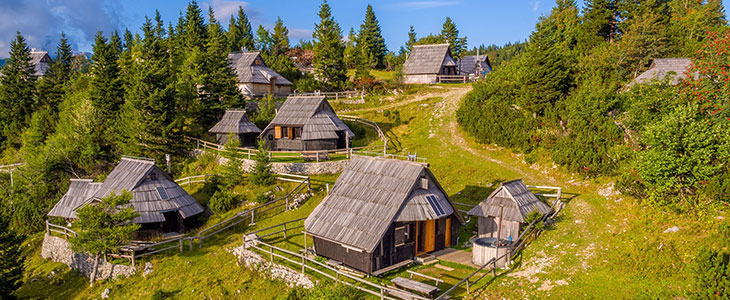 Velika planina resort, najam planinske kolibe - Kuponko.si