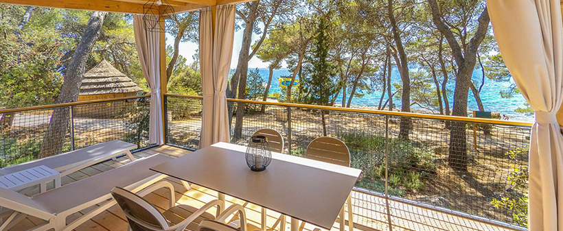 Pine beach resort, Pakoštane: mobilne kućice - Kuponko.si