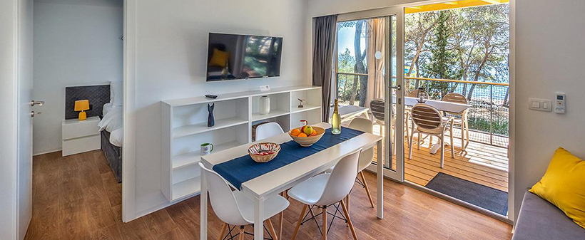 Pine beach resort, Pakoštane: mobilne kućice - Kuponko.si