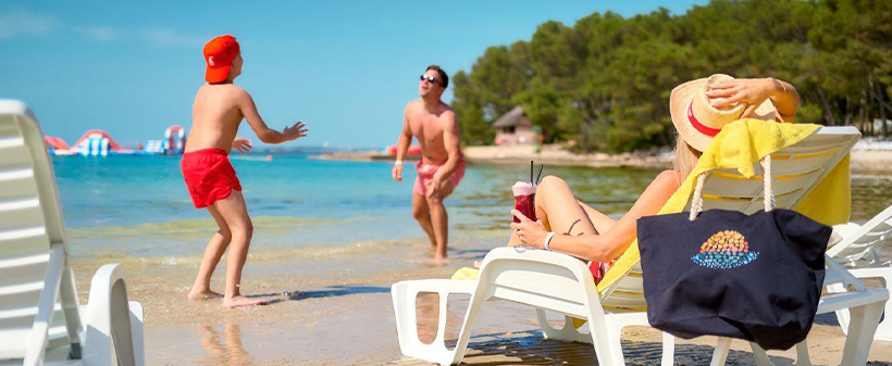 Pine beach resort, Pakoštane: mobilne kućice - Kuponko.si