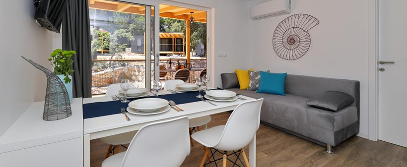 Pine beach resort, Pakoštane: mobilne kućice - Kuponko.si