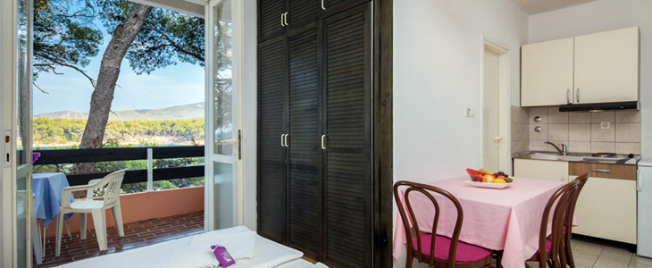 Fontana resort, Jelsa, Hvar: odmor u apartmanu - Kuponko.si