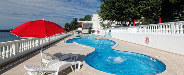 Hotel Val***, Seget Donji, Trogir: morski odmor - Kuponko.si