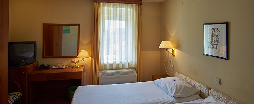 Hotel Vila Ružica 3*, Crikvenica: odmor s polupansionom - Kuponko.si