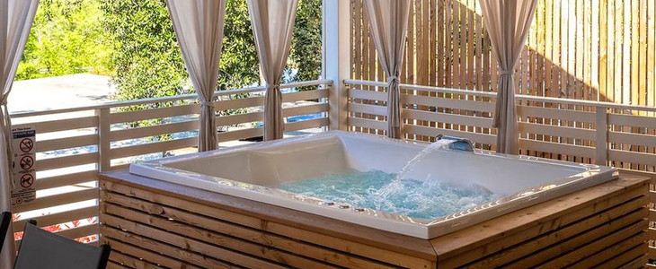 Camping Tina 4*, Vrsar: Deluxe mobilne kućice - Kuponko.si