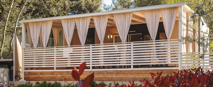 Camping Tina 4*, Vrsar: Deluxe mobilne kućice - Kuponko.si